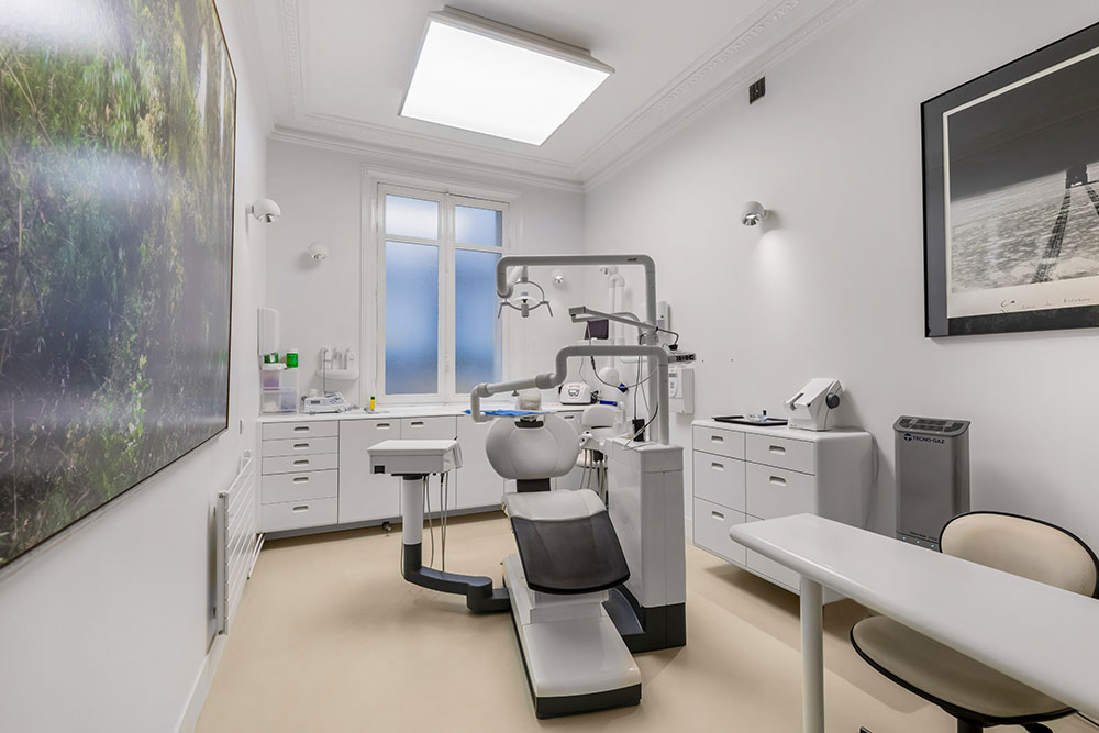 Salle de soins dentaires - Cabinet dentaire Paris 17 - Drs Delesti et Coppola